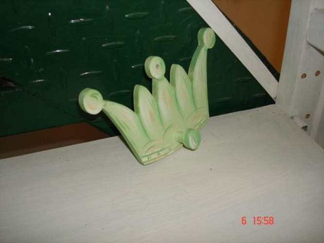 Hand-painted wooden hanger “crown”.